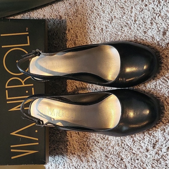 Via Neroli Deville slingback pumps. - Picture 2 of 3